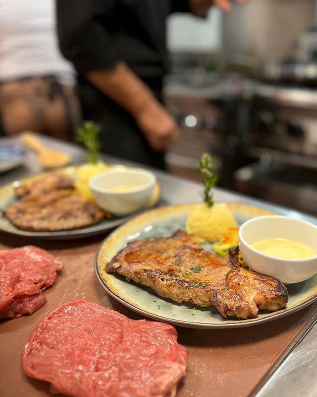 Hazel's Steak & Seafood Marina Flamingo - signature plating